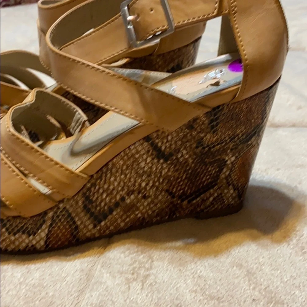 Kenneth Cole Reaction Tan Wedge Espadrille Shoes